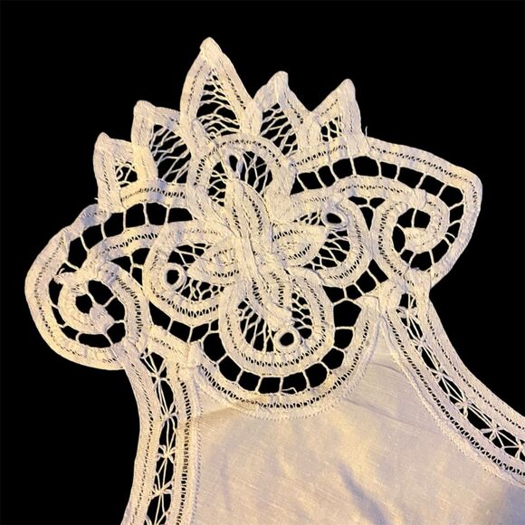 Linen Embroidered Bread Basket Liner Ecru Lace Scallop Edge Needlework Vintage - Picture 2 of 2